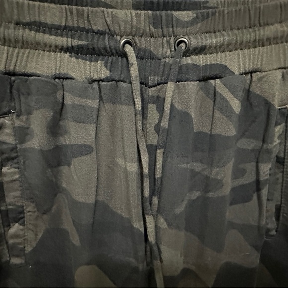 227 Nicole Miller New York | EUC Women’s Camo Jogger Pants (Size S) - super soft - Picture 5 of 12